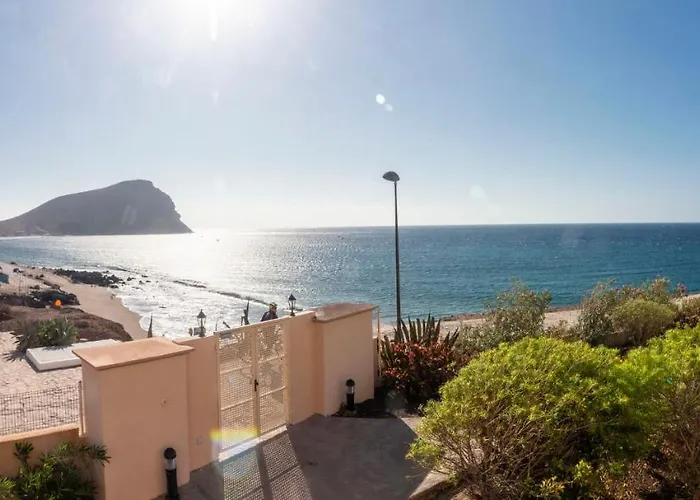 Апартаменты Homeforguest Spacious And Bright Flat On The La Tejita Гранадилла-де-Абона